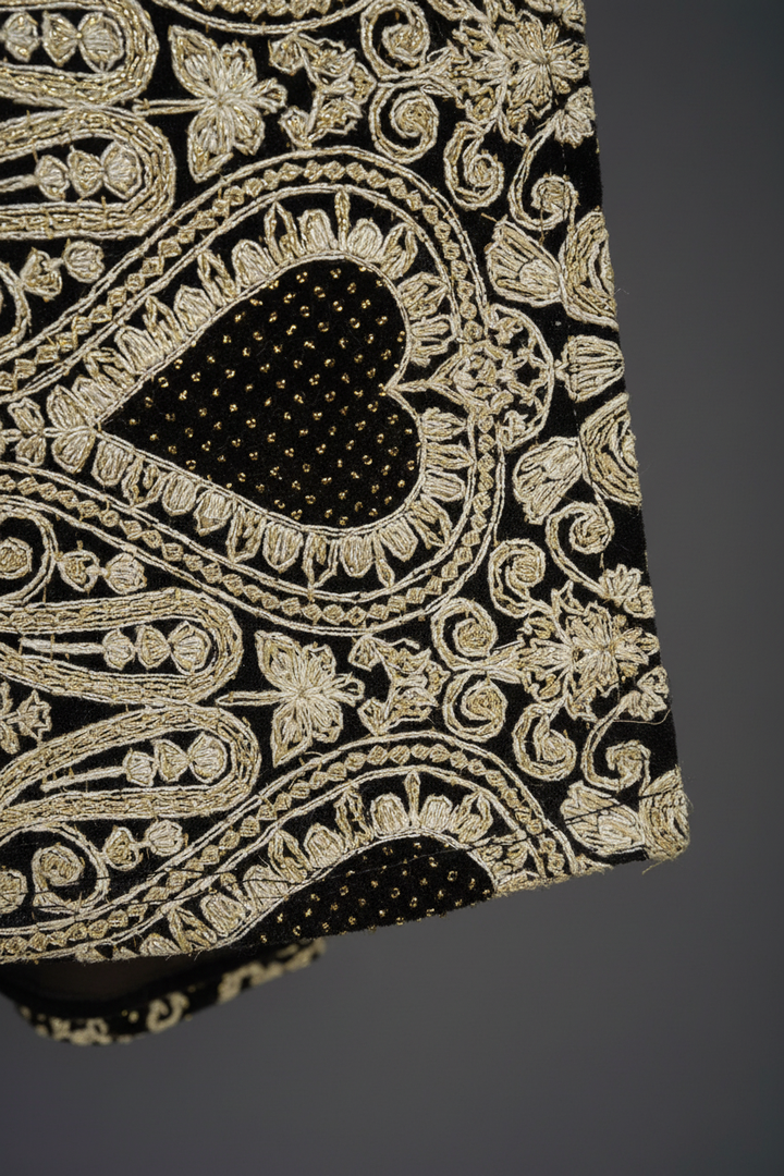 Detailed embroidery border - portrait